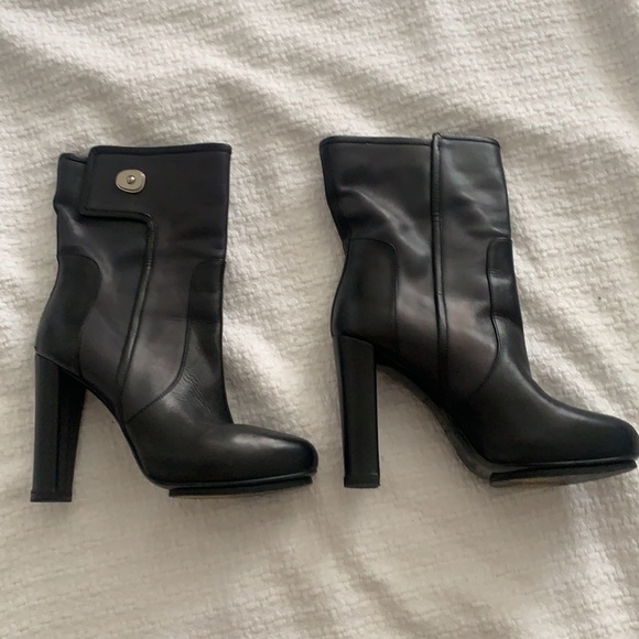 HP💎- Balenciaga Two Toned Black Leather Boots - Picture 10 of 13